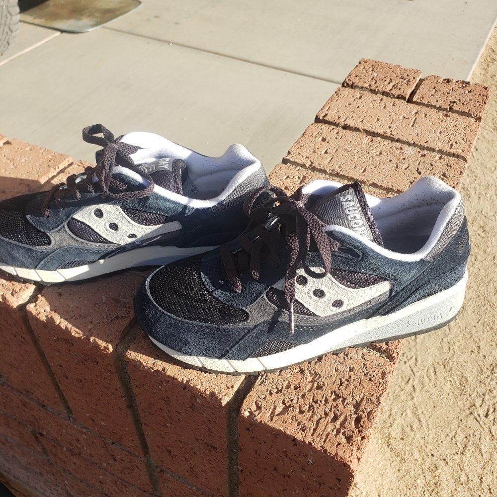 Saucony jazz/Shadow 6000 only worn twice, practically new. Without flaws.